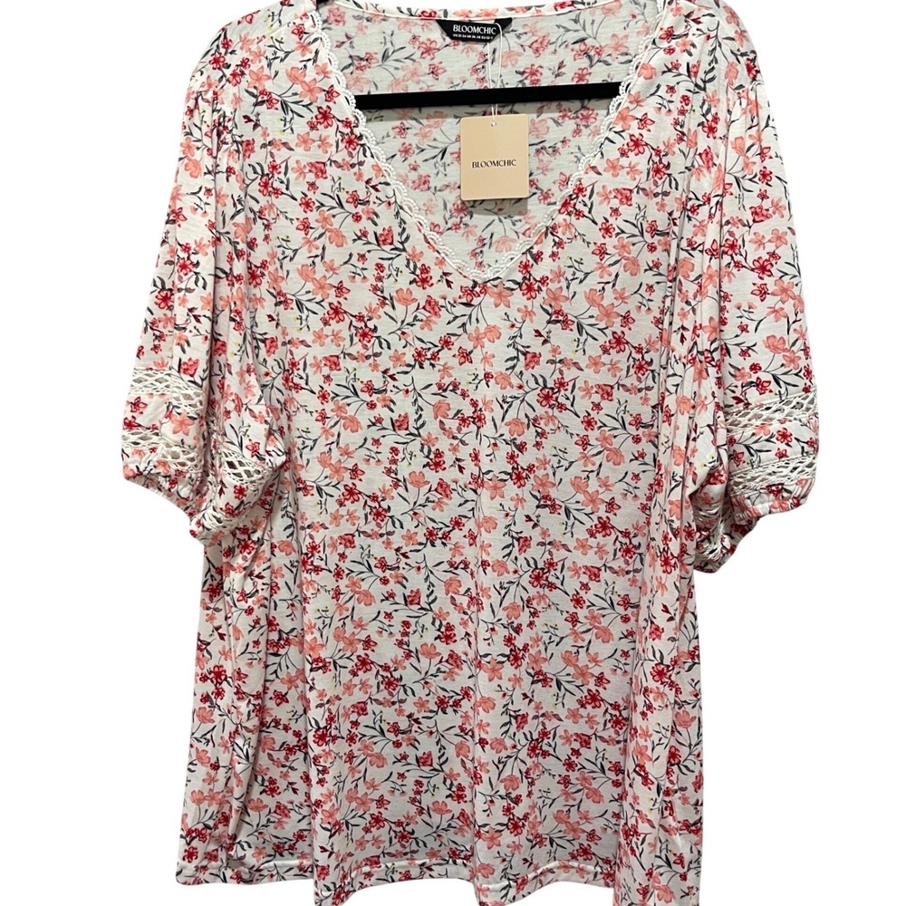 Bloomchic Woomen's 22/24 V-Neck T-Shirt with Lace Details White with Pink Floral